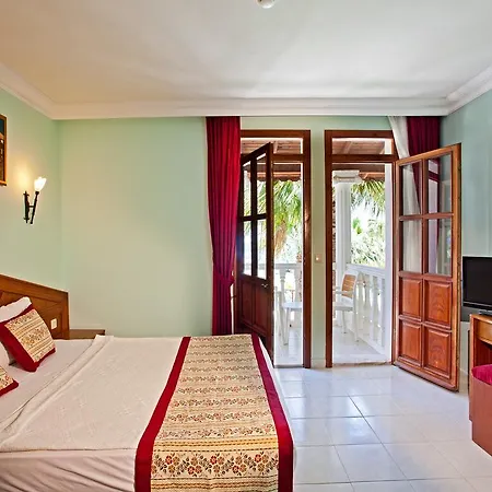 Club Tarhan 4*