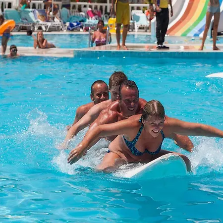 Club Tarhan 4*