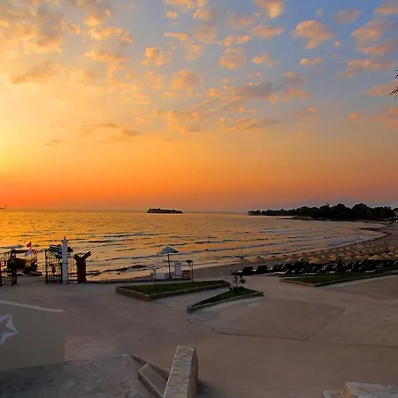 Club Tarhan 4*