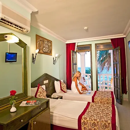 Club Tarhan 4*